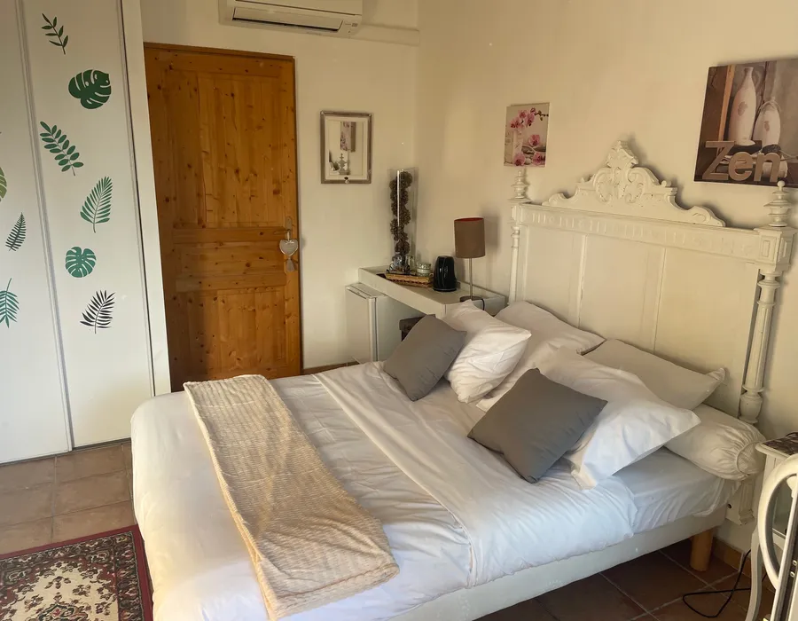 chambre à louer en Camargue, tout confort, climatisée, avec déjeuner et piscine