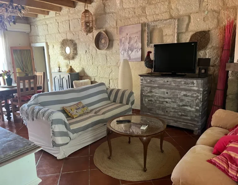 salon camarguais dans le gite koh lanta en camargue