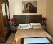 Chambre Séville au rez-de-jardin pour des vacances agréables et confortables dans le sud de la france